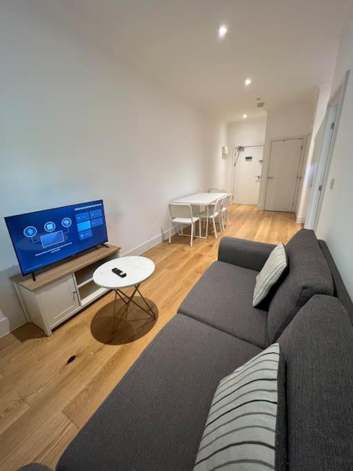 Cozy Modern Apartment In Croydon Central Extérieur photo