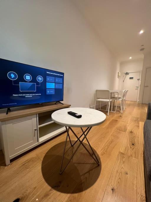 Cozy Modern Apartment In Croydon Central Extérieur photo